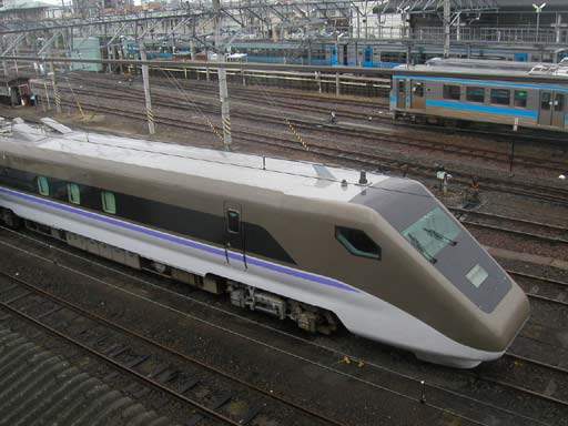 ��ʎԗ��ɍ������Ă����ނ�ɒ�Ԓ��̃t���[�Q�[�W�g���C���B