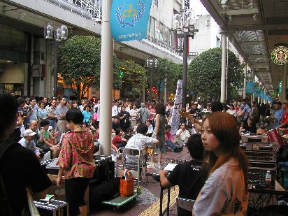 �����C�����悳�����ɁA�̂��A�x��A���t���Ă����B